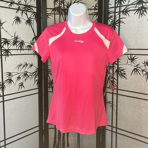 NWT 🎉HP!🎉 1/28/25 Saucony Women's Pink Hydralite Short Sleeve athletic top